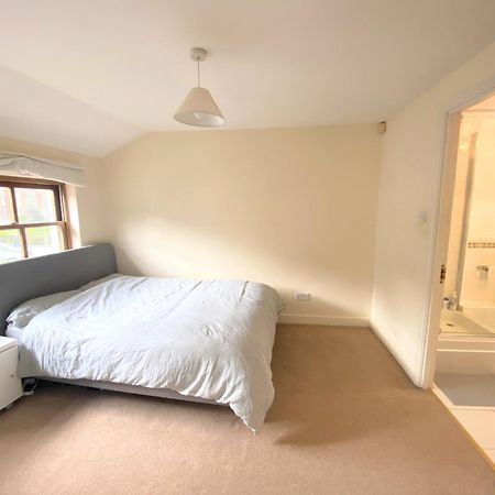 Cozy Double Room Next To Putney Bridge And High Street Лондон Екстериор снимка