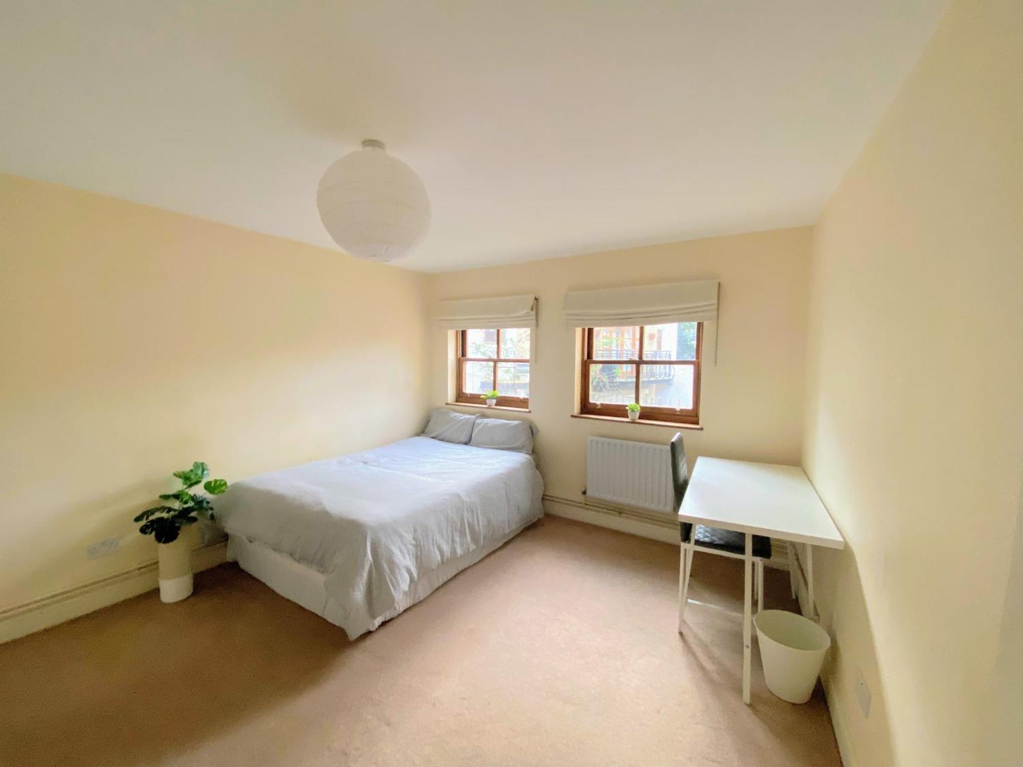 Cozy Double Room Next To Putney Bridge And High Street Лондон Екстериор снимка