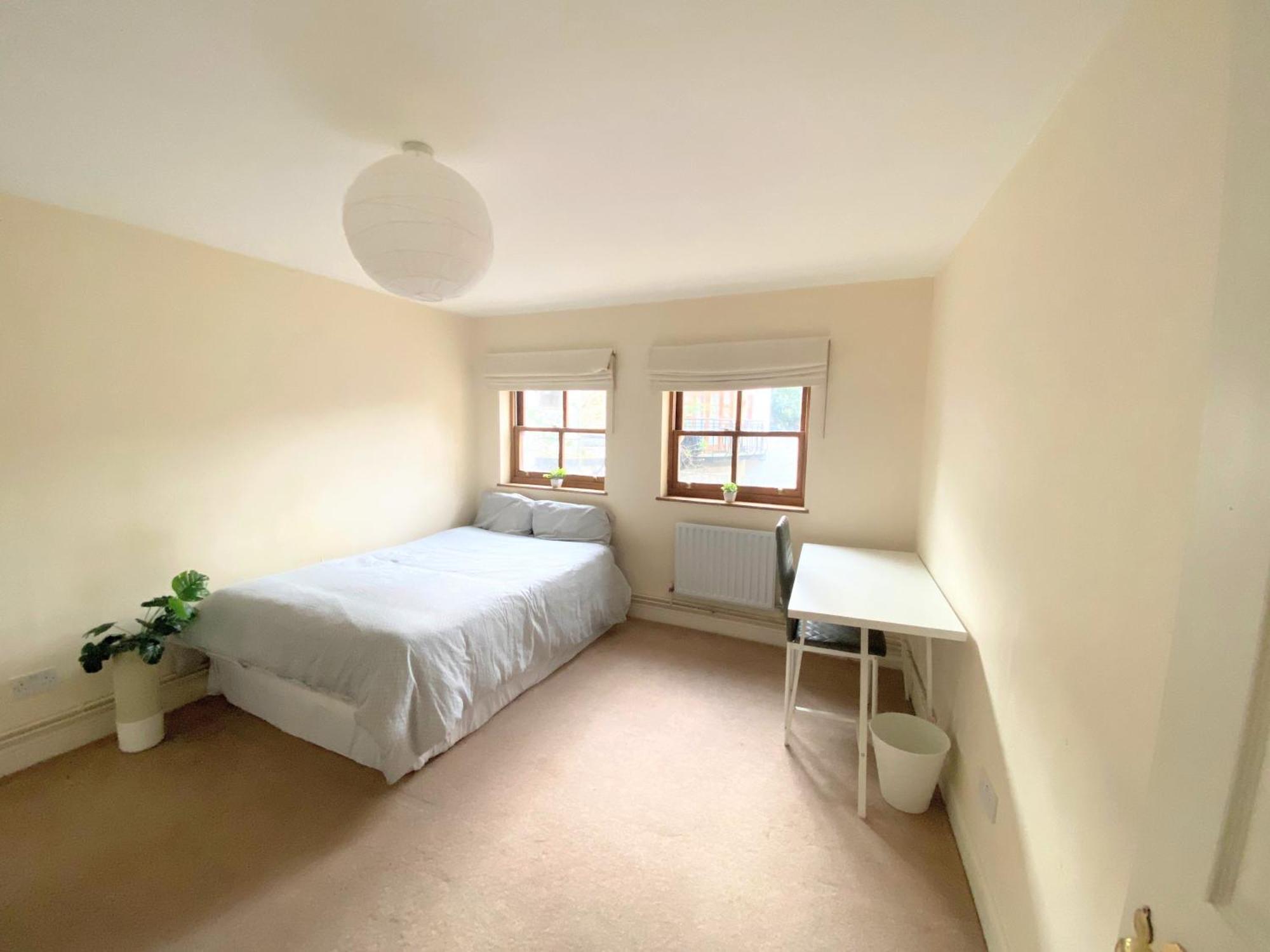 Cozy Double Room Next To Putney Bridge And High Street Лондон Екстериор снимка